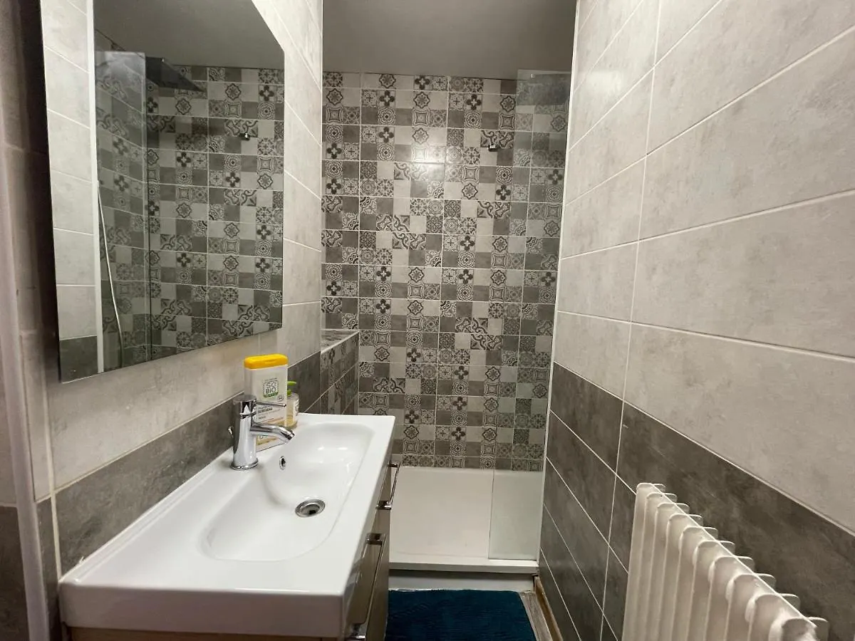 116 Chic & Cosy Grand Appart Moderne 65M2 Hypercentre Wifi Smart Tv Netflix Apartment Saint-Etienne  France