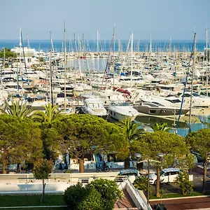 studio-vue-mer-marina-baie-des-anges.fr-provencehotel.com/